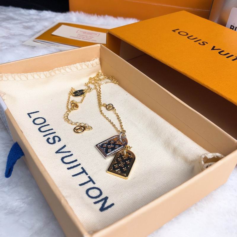 LV Necklace 03lyr639